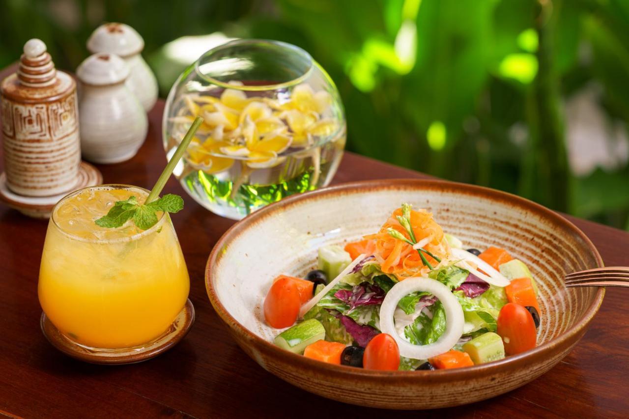 Shintana Saya La Maison Siem Reap Ngoại thất bức ảnh A salad with a glass of lemonade