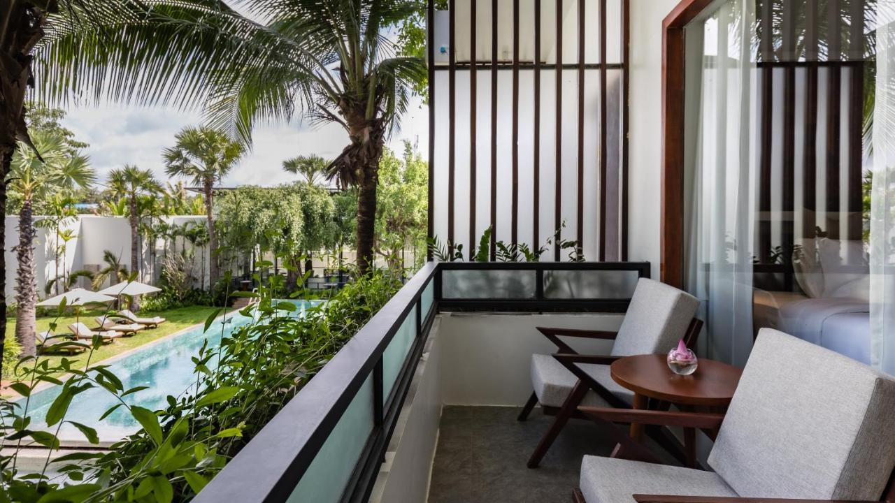 Shintana Saya La Maison Siem Reap Ngoại thất bức ảnh A balcony at the hotel